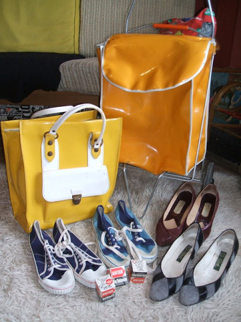 70s shopping trolley yellow tote bag , shoes , Antar 1960 60s 1970 boussole
