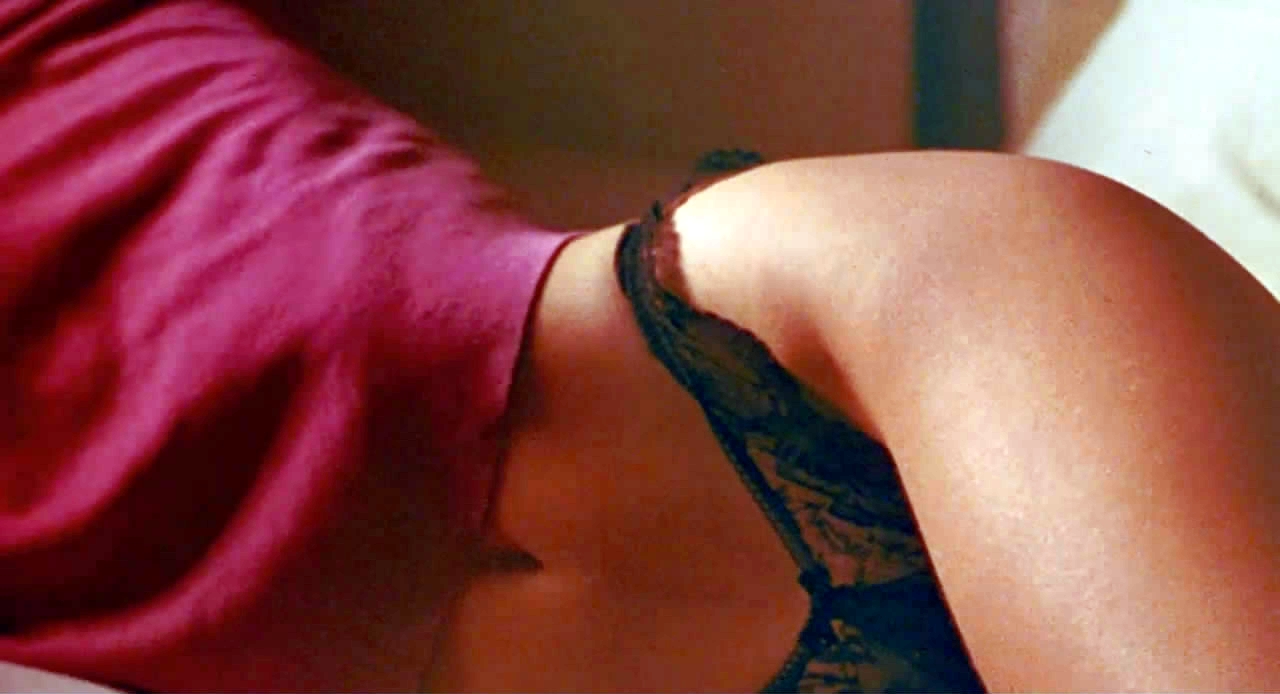 10 Famous Nude Scenes That Are Actually Fake Plots