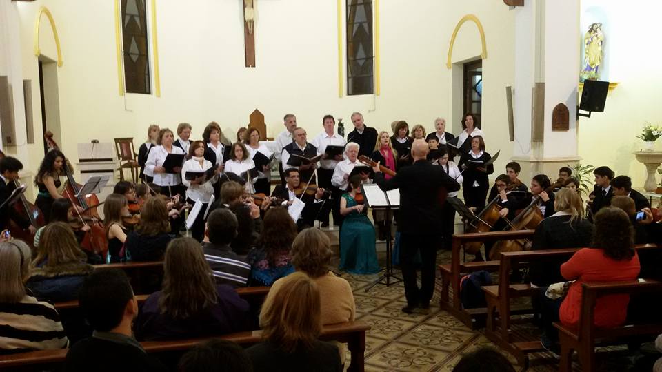 "Coro de la Innovación" y "Grillitos Sinfónicos" en la Catedral de Posadas (Misiones)