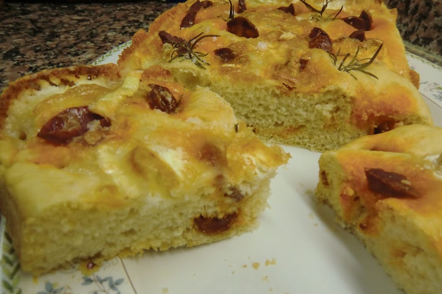 Focaccia de queso rulo y chorizo