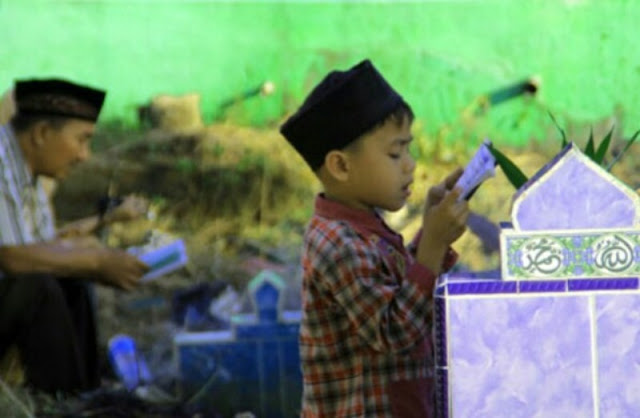 Reaksi Orang Tua di Alam Barzah, Ketika Diziarahi dan Didoakan Anaknya. MasyaAllah! Reaksi Orang Tua di Alam Barzah, Ketika Diziarahi dan Didoakan Anaknya. MasyaAllah!