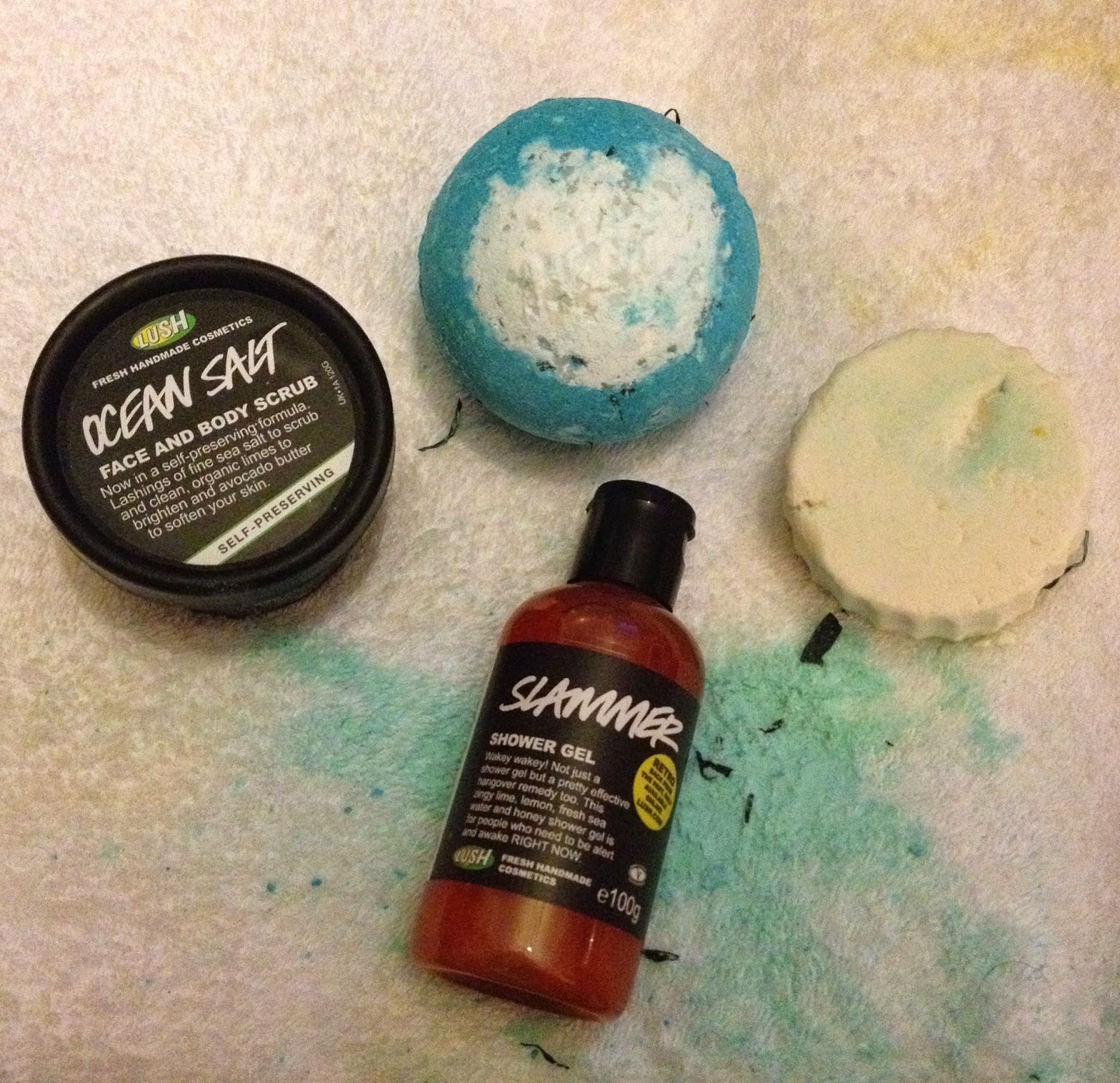 The Powderpuff Room Big Blue Bath Bomb Lush Review