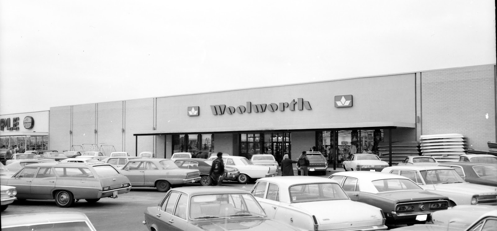 IMAGES OF OUR PAST WOOLWORTH'S STORE DUBLIN MALL OPENING, FEBRUARY