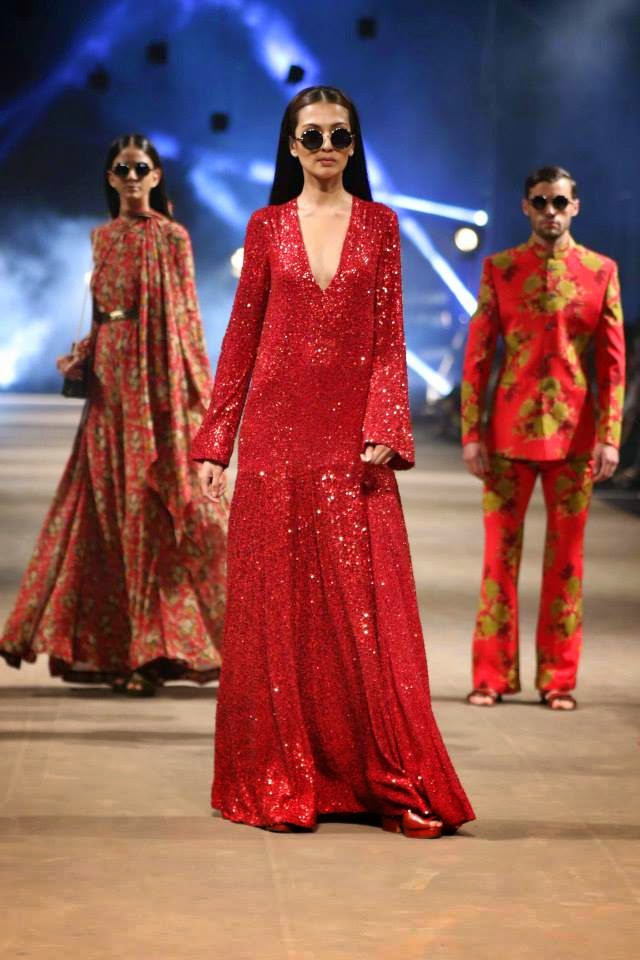 Stylefluid Trendz: Sabyasachi bombs the runway with glitter and vintage ...