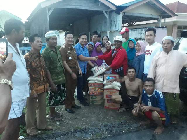 Tim Pemenangan Ridho - Bachtiar Bantu Sembako Korban Banjir Lampung Timur