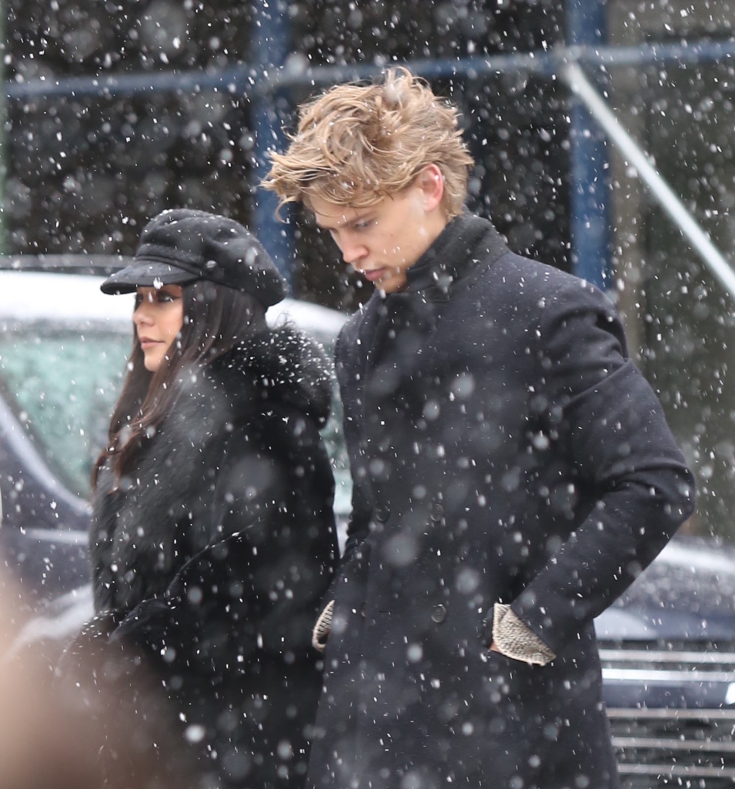 Vanessa Hudgens || Walking under the snow with Austin Butler in NYC