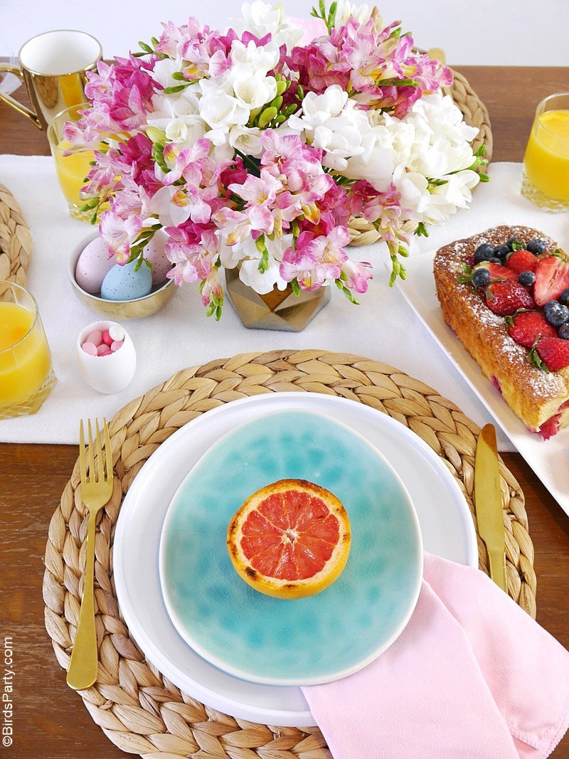 My Pink, Blue & Gold Easter Brunch Tablescape - gorgeous ideas to inspire your Spring celebrations and help you set the table with style and ease! by BirdsParty;com @birdsparty #easter #eastertable #eastertablescape #springparty #springtablescape