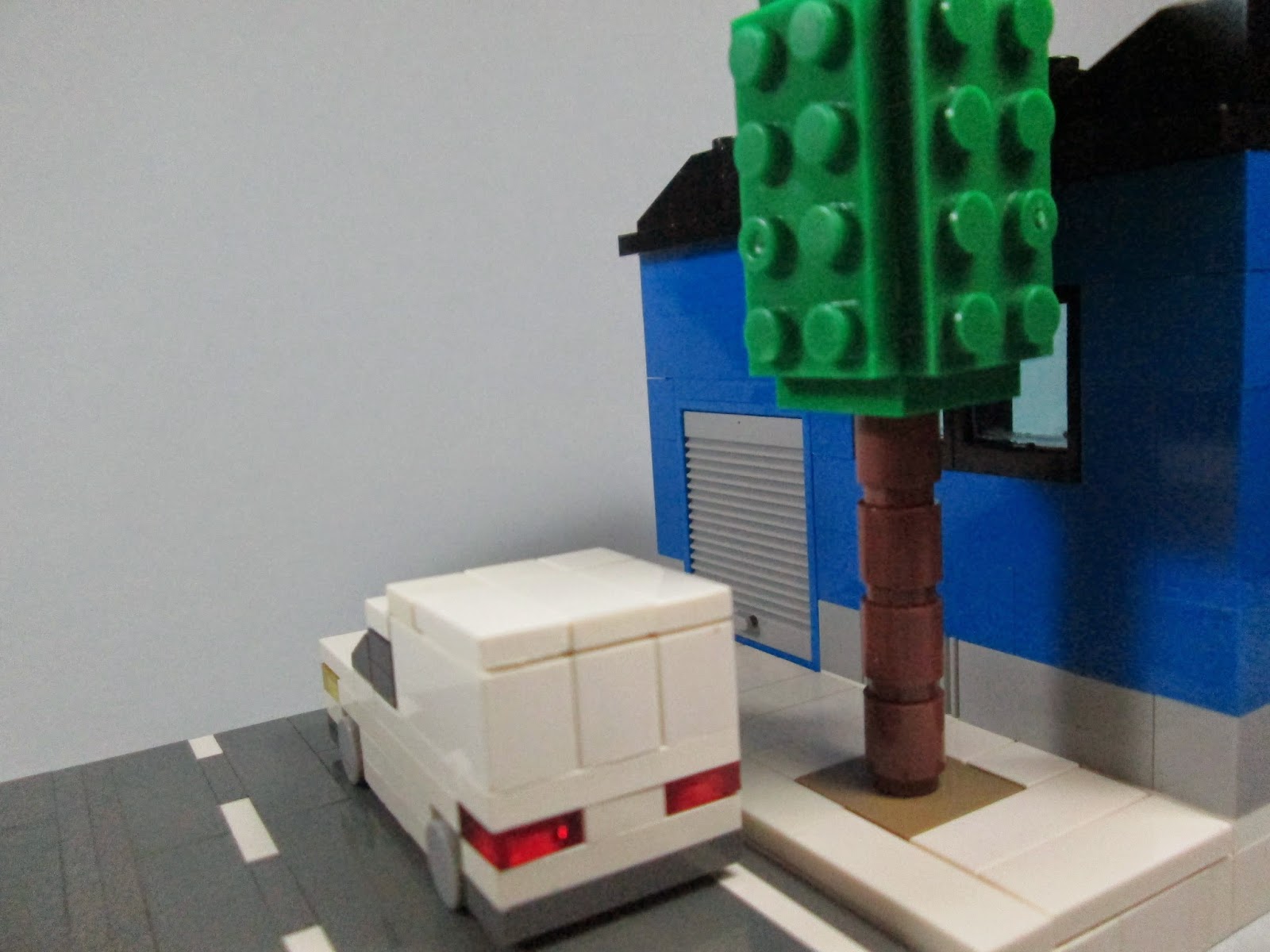 MOC LEGO carrinha e armazém micro escala