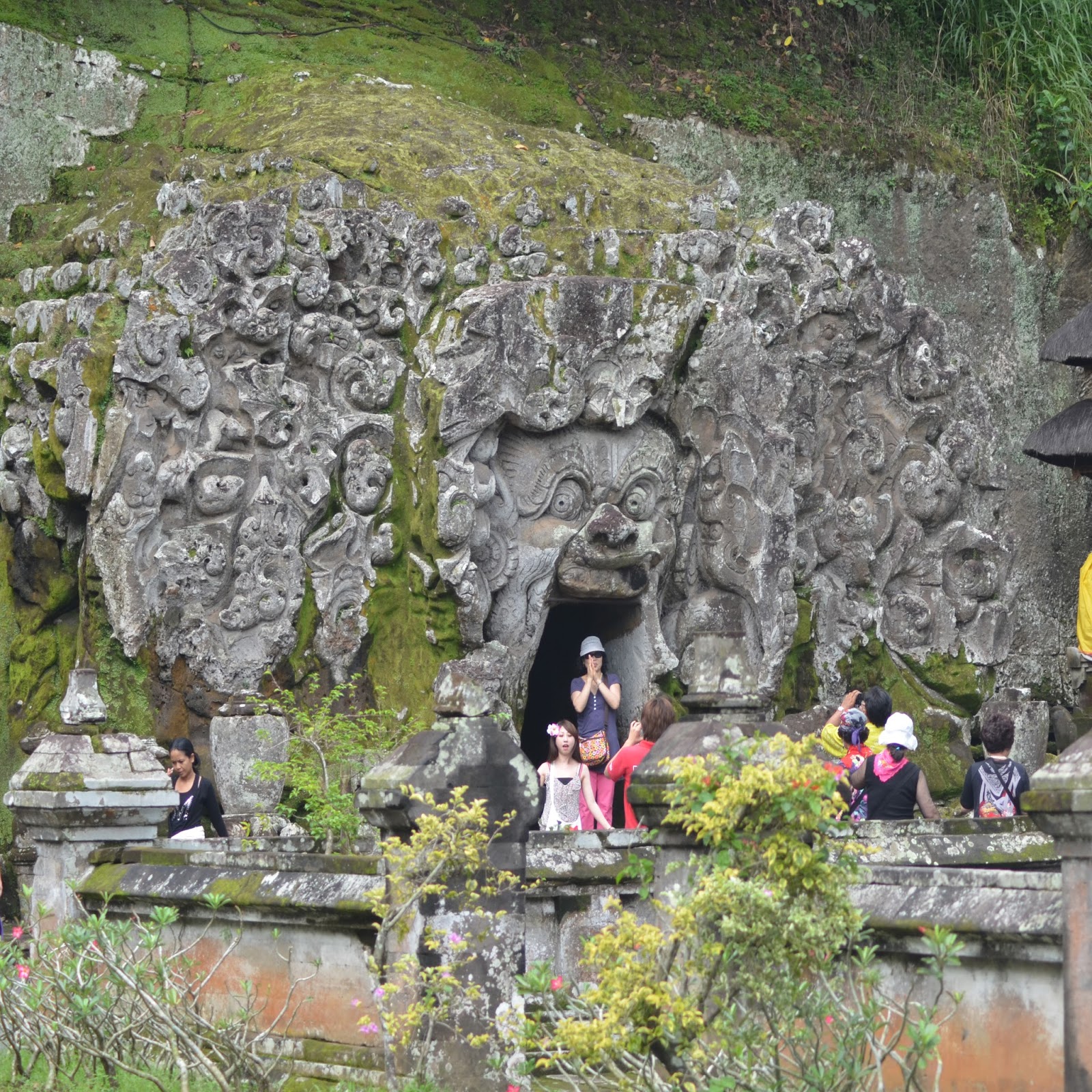 Objek Wisata Goa Gajah Di Bali