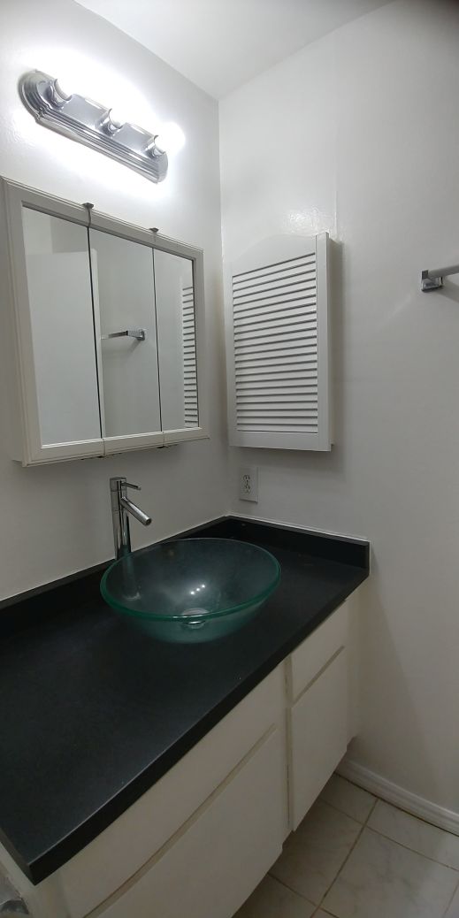 Condo for Rent Prime Koreatown Location!