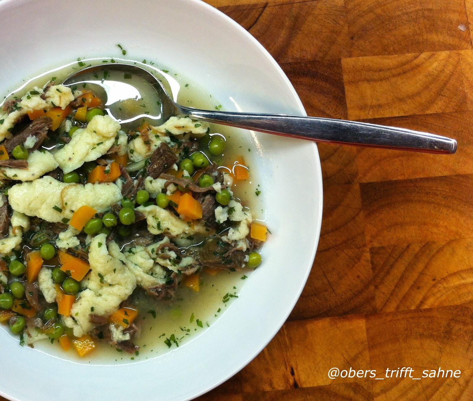 Erbsen-Möhren-Suppe mit Stechklößchen, Rindfleischsuppe