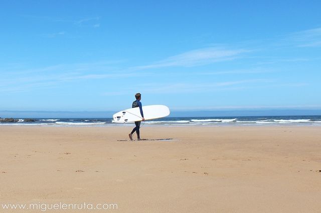 Praia-Da-Bordeira-Algarve-surf