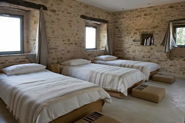 Eıne 300-year-old Italian farm with minimalist interiors