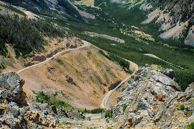 Beartooth Highway Wyoming Montana geology travel trip fieldtrip guide mountains copyright RocDocTravel.com