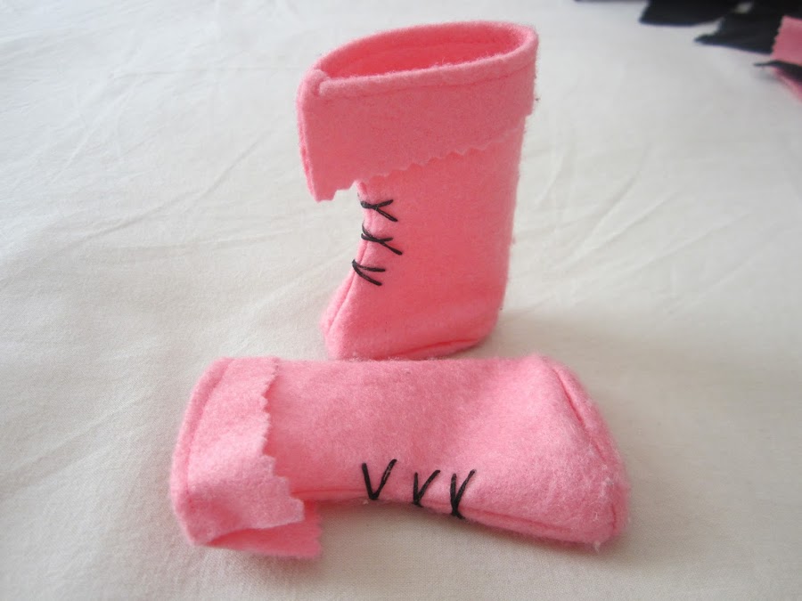 mis nancys, mis peques y yo, disfraz brujilla nancy detalle botas