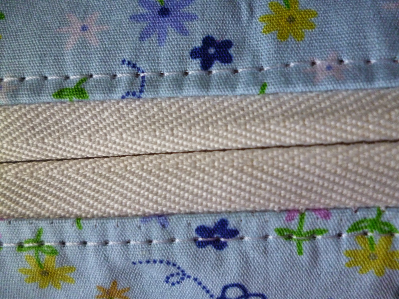 Personalise your bag Sew your own zip bag