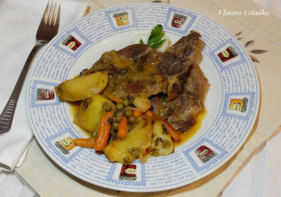 tania-goleva.blogspot.com Вратни пържоли със зеленчуци бира и сметана