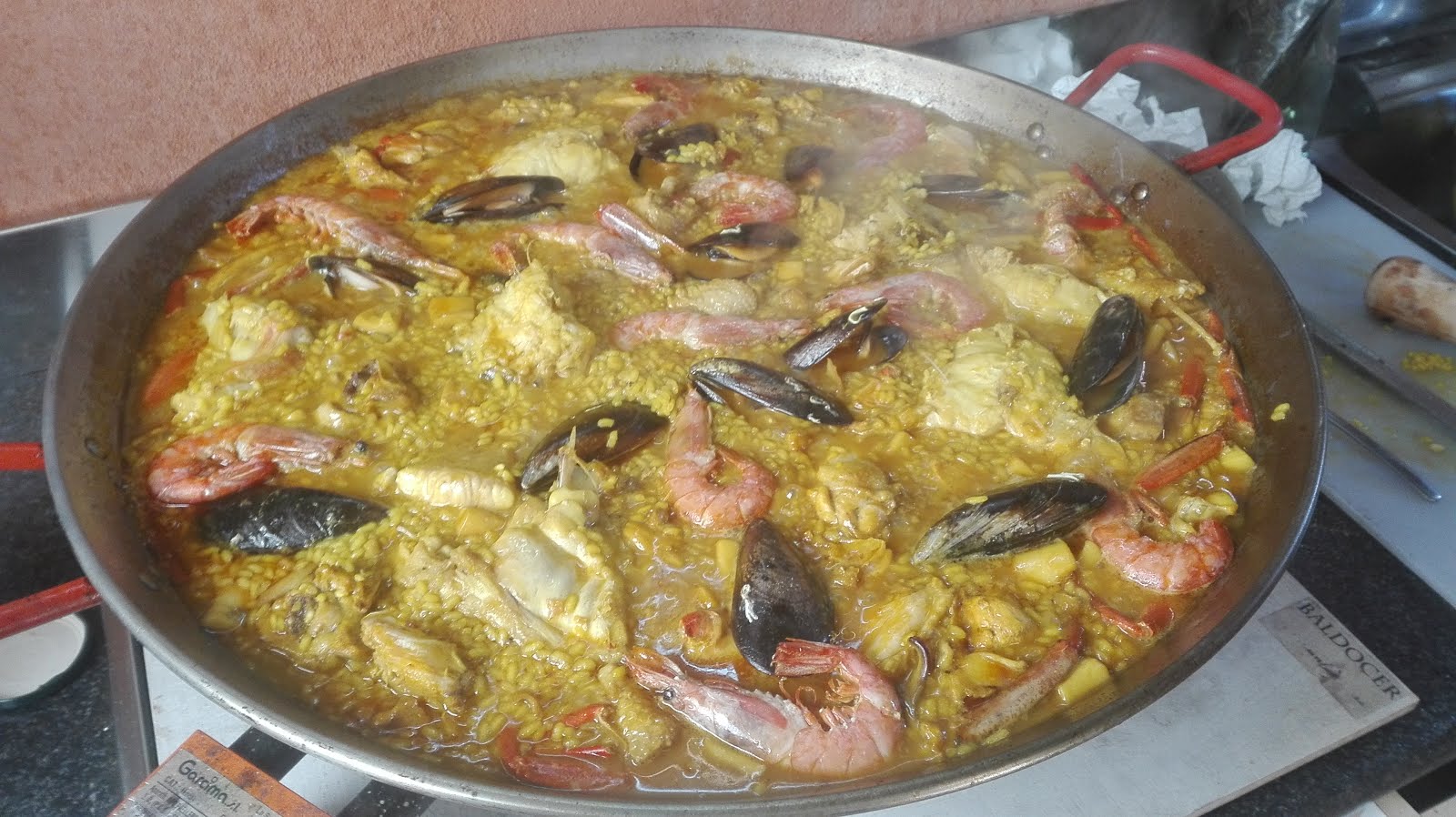 paella de pescado y marisco