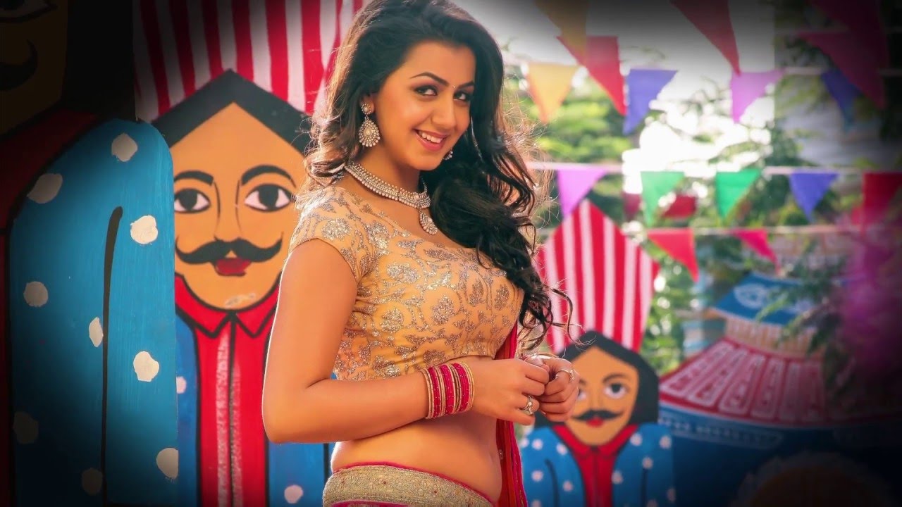 Nikki Galrani navel show
