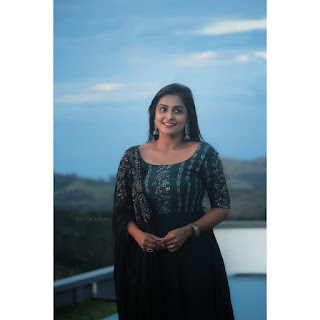 Actress Ramya Nambeesan Cute Lovely Pics Actress Ramya Nambeesan Cute Lovely Pics