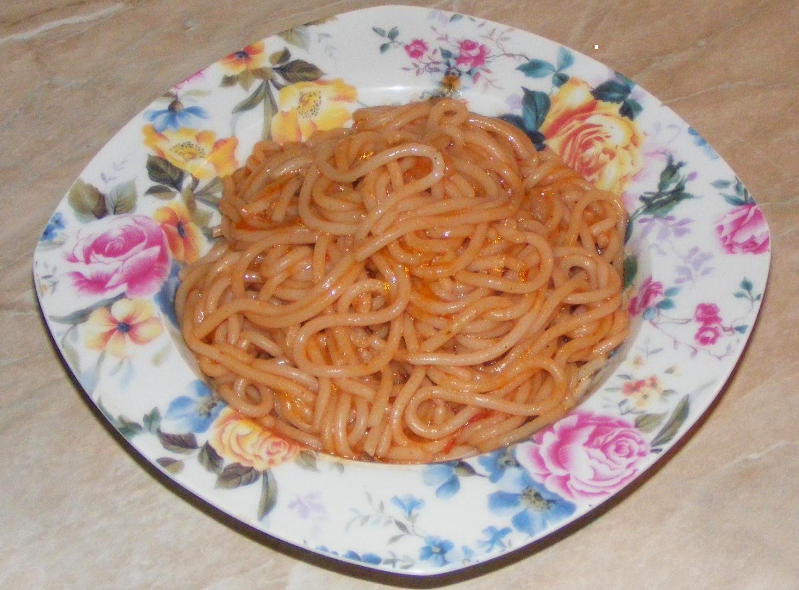 spaghete cu carne, paste cu sos, spaghete cu sos, paste cu carne, retete de mancare, retete si preparate culinare cu carne de pui, retete cu pui, retete cu piept de pui, retete mancaruri, reteta de paste cu sos, retete cu paste, retete cu spaghete, 