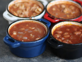 Four servings of chili, all a little different, cooked at the same time. Ideal for families where people have allergies, preferences, or tastes.