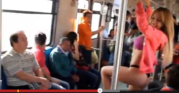 El Blog de Izquierda: VIDEO: Bailarina se desnuda en metro d