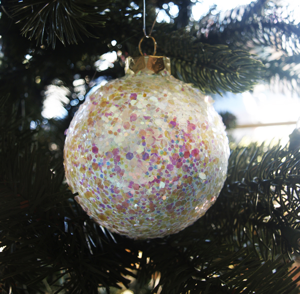 ArtGlitterBlog: Clear Glass Ornaments with Art Glitter!