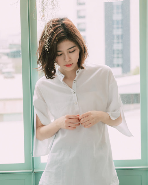 慕蓉實穿輕聲漫漫造型袖立領白襯衫