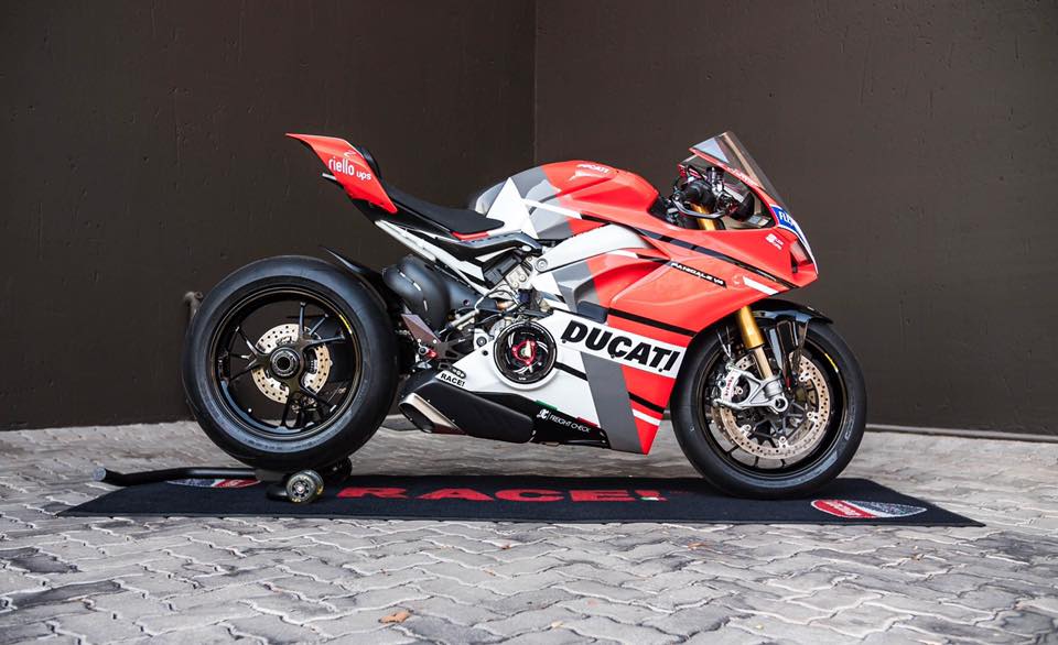 Ducati Panigale v4 s Custom