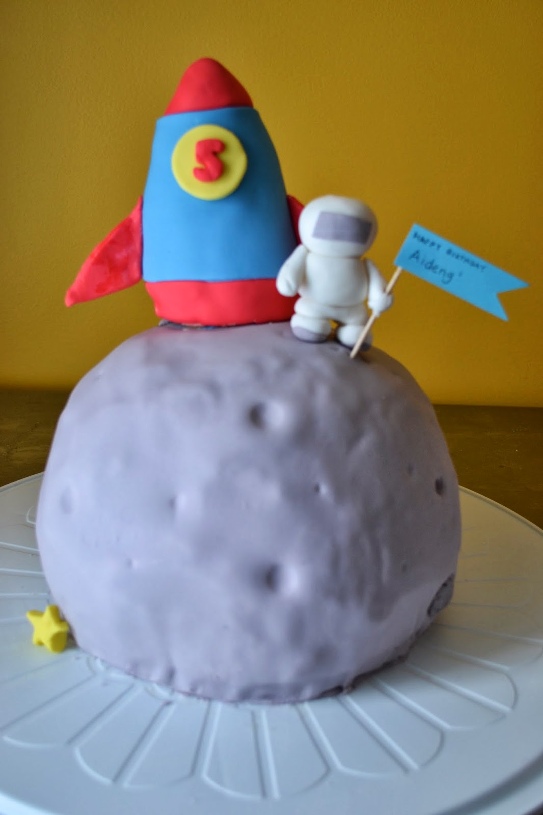 Krumbli Rocket Ship and Moon Cake