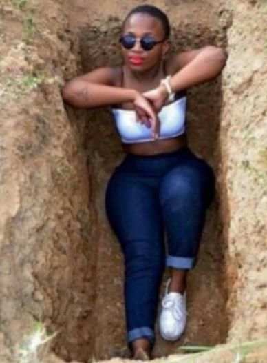 Shocking: Beautiful Ghanaian Lady Reportedly Rehearsing Her Own Burial