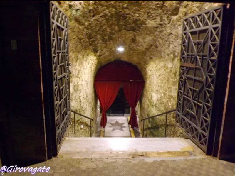 lelucididentro catacombe sangennaro napoli