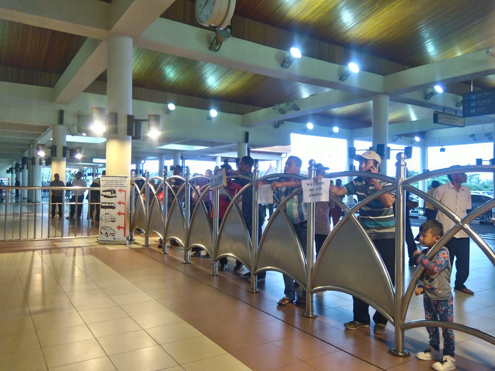 Transportasi Murah dari Bandara Minangkabau ke Bukit Tinggi / Catatan Ara