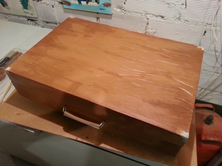 Maleta de cartón, DIY, escaparate, escaparatismo