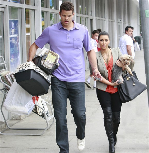 Picture Bugs Kim Kardashian And Kris Humphries Wedding