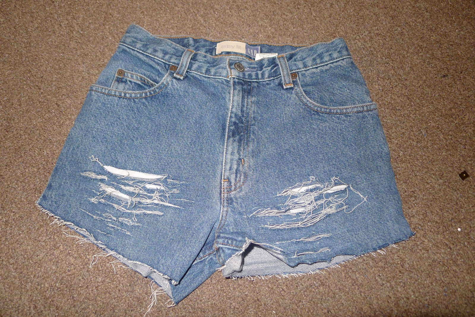 Lovely Obsessions HOW TO DIY Bleached Studded Denim Shorts