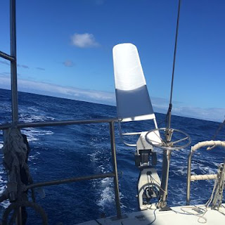 Preparando el barco para navegar. Jeanneau. Melody 35. Jeanneau. Melody 35. Hydrovane piloto viento.