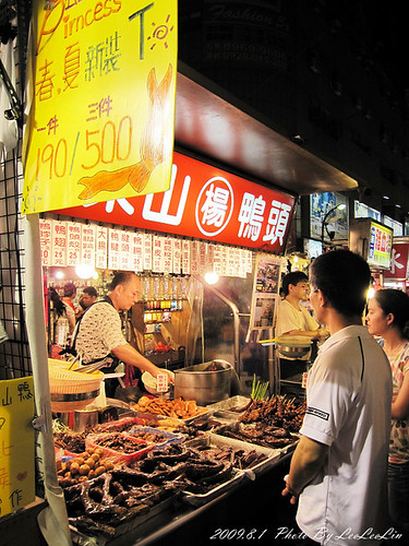 板橋南雅夜市|正豐臭豆腐|羊肉之家|楊記東山鴨頭|王記好吃麻油雞|百里香碳烤玉米|奶瓶爆米花