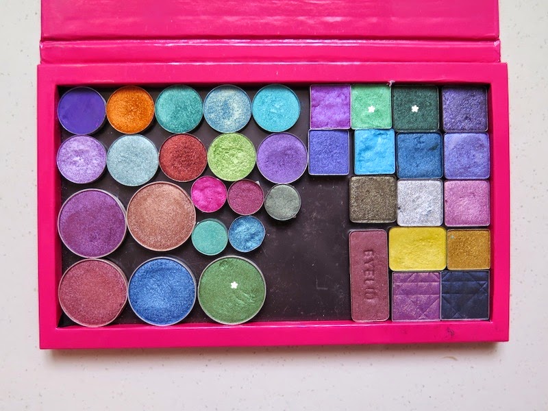 The Blackmentos Beauty Box Bright Green Elf Inspired eyes!