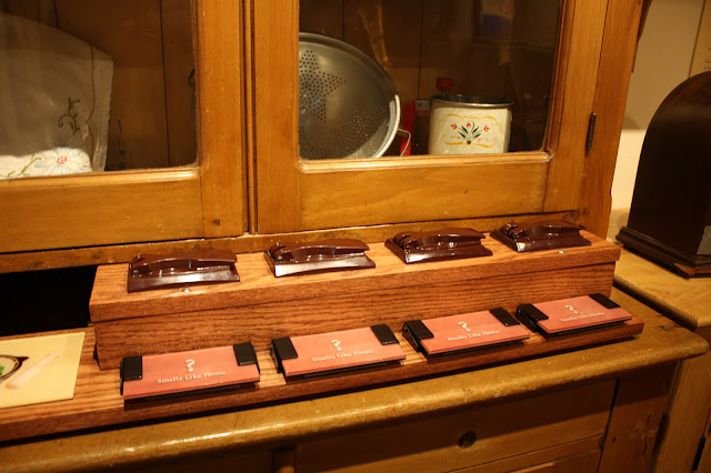Smelling station for traditional Italian spices