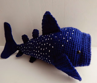 http://www.amidorablecrochet.ca/2014/03/whale-shark-pattern.html#.U1DczKJ7Q1Y