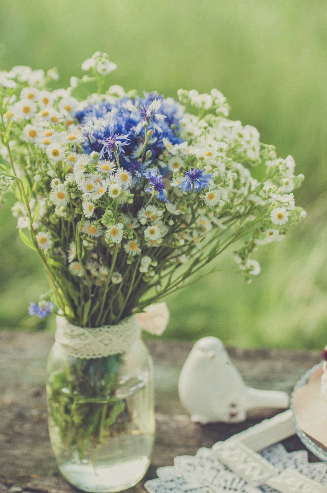 предсвадебная фотосессия, love-story, оформление места съемки, летняя фотосессия, торт с черешней, свадебные фотографии, свадебный фотограф в Киеве