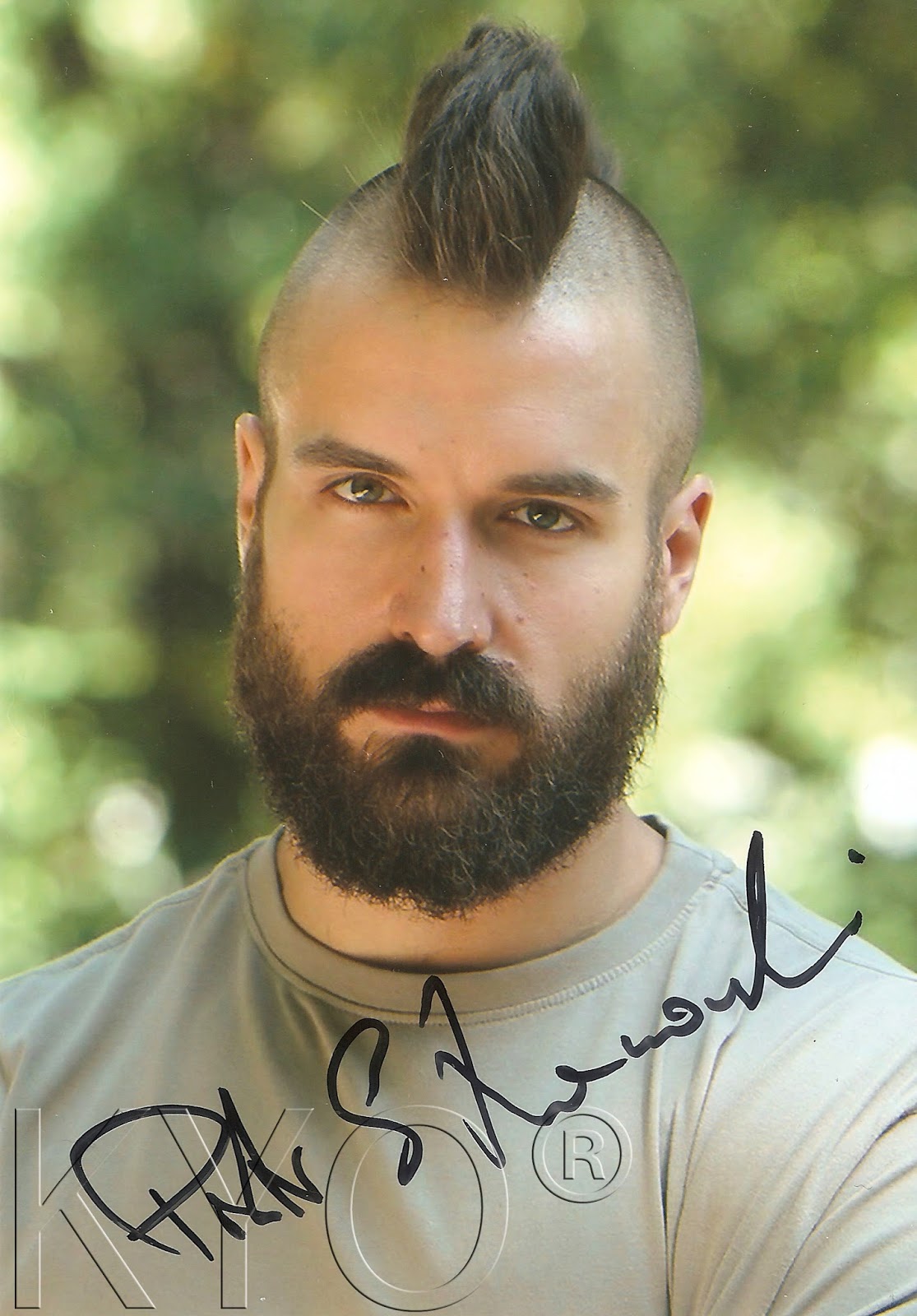 Chris Autographs Piotr Stramowski