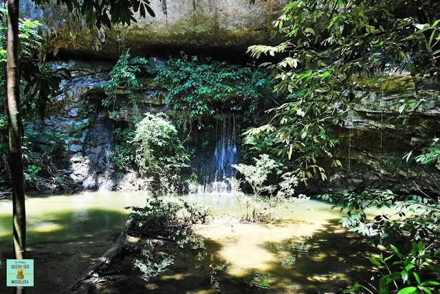 Paku Waterfall en Parque Nacional del Gunung Mulu (Borneo, Malaysia)