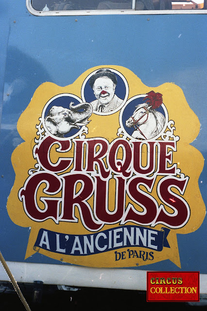 Logo du cirque à l'ancienne  avec trois médaillons , éléphant, le clown Dédé et un cheval