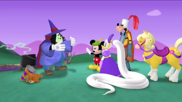 Being a big witch | Mickey Mouse Clubhouse