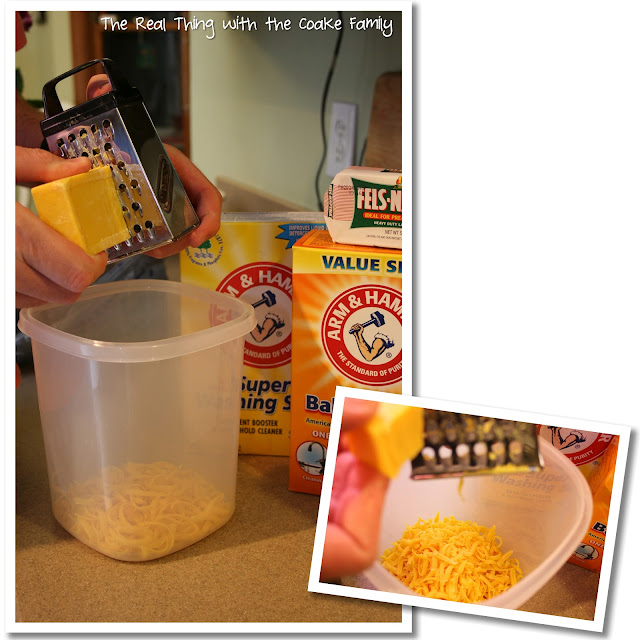 How to make your own homemade laundry detergent and save money. #Laundry #RealCoake