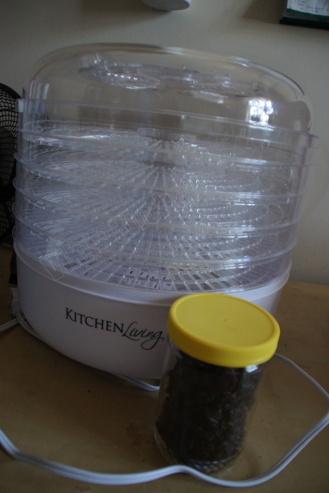 Viki 's Kitchen How to make raisin from grapes