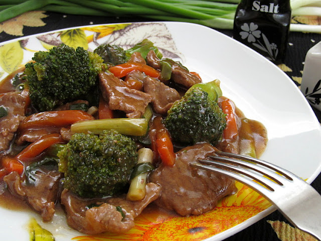 Говядина с овощами по-тайски